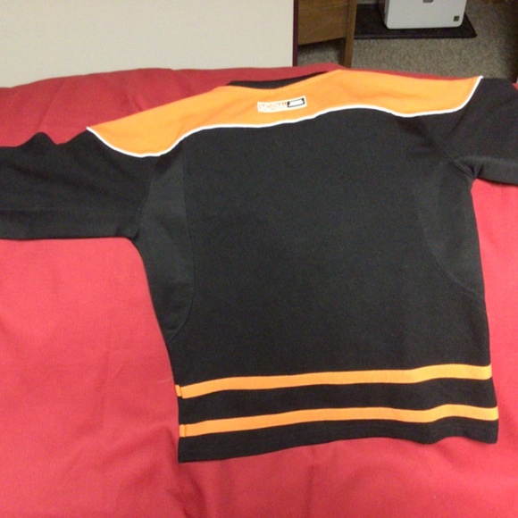 NHL PHILADELPHIA FLYERS childs jersey - Picture 2 of 2